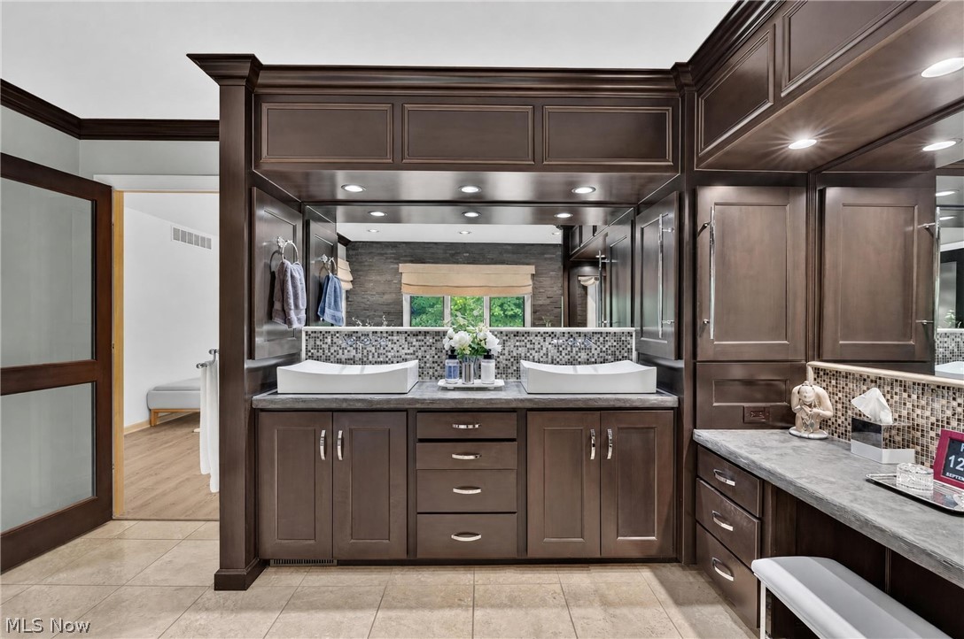 180 Huntington Trail Cortland OH 44410