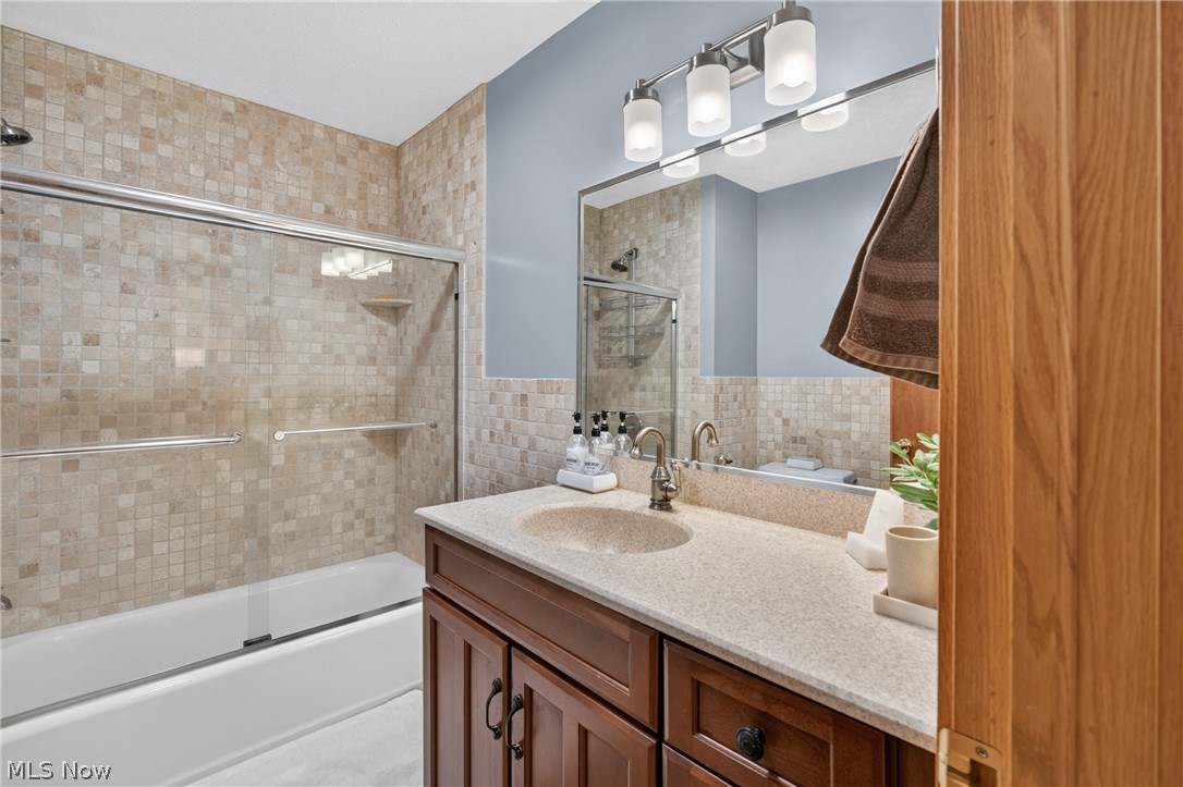 180 Huntington Trail Cortland OH 44410
