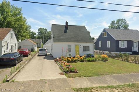 2726 Gilbert Avenue NE Canton OH 44705
