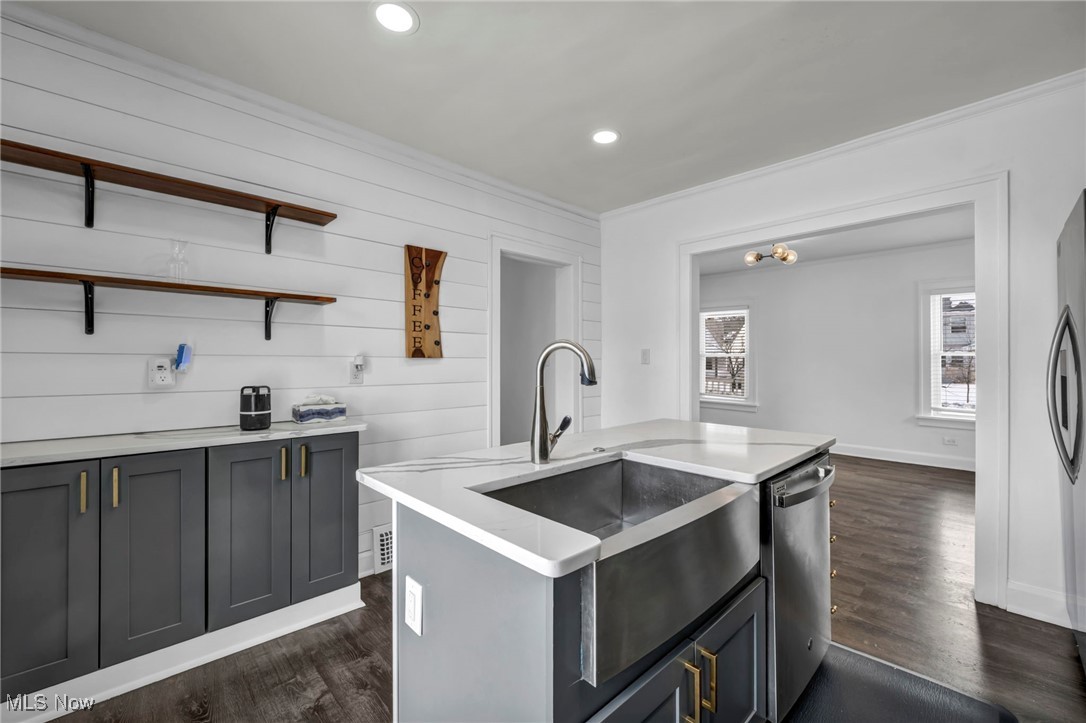 2204 Bunts Road Lakewood OH 44107