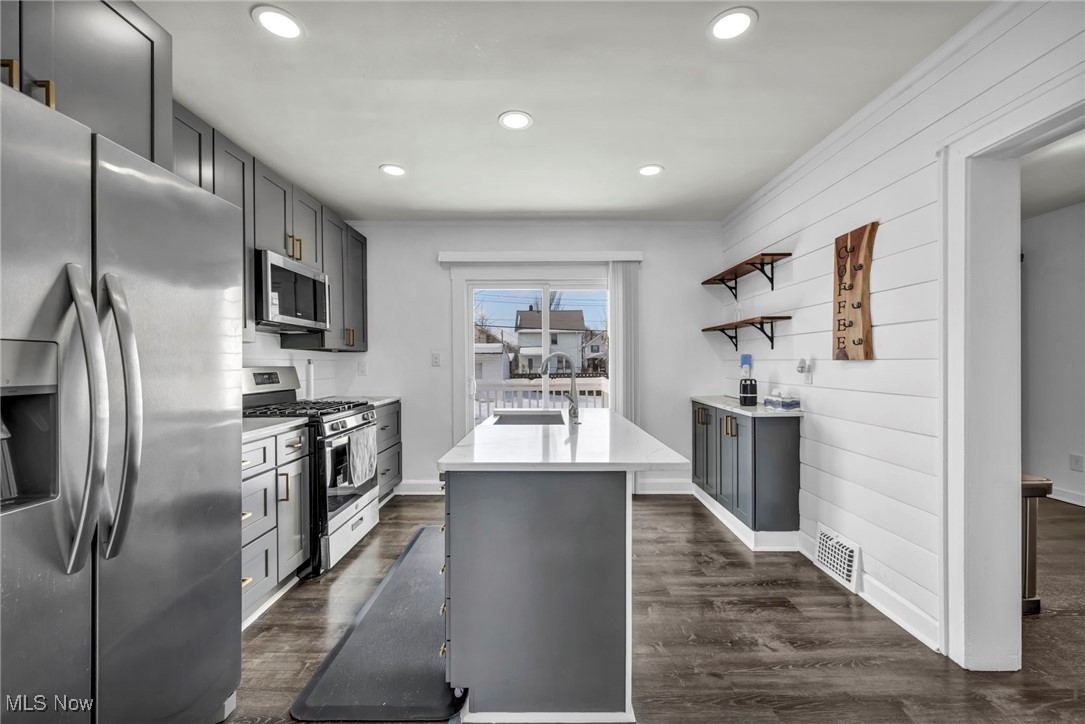 2204 Bunts Road Lakewood OH 44107
