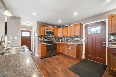 2719 Mohican Boulevard Lakemore OH 44312