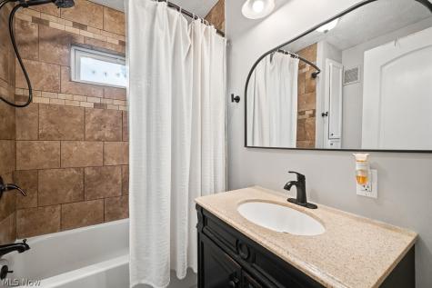 2719 Mohican Boulevard Lakemore OH 44312