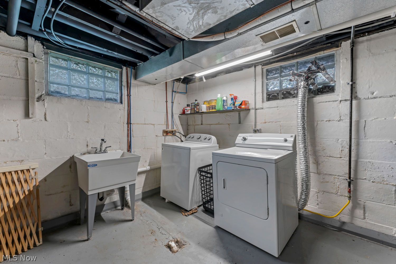 199 Genesee Avenue NE Warren OH 44483