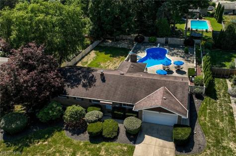 5014 Douglas Drive North Olmsted OH 44070