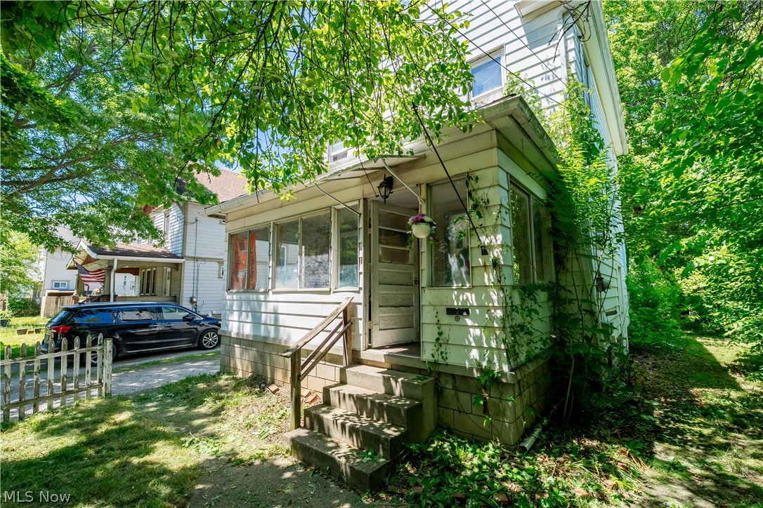 1223 W Wilbeth Road Akron OH 44314