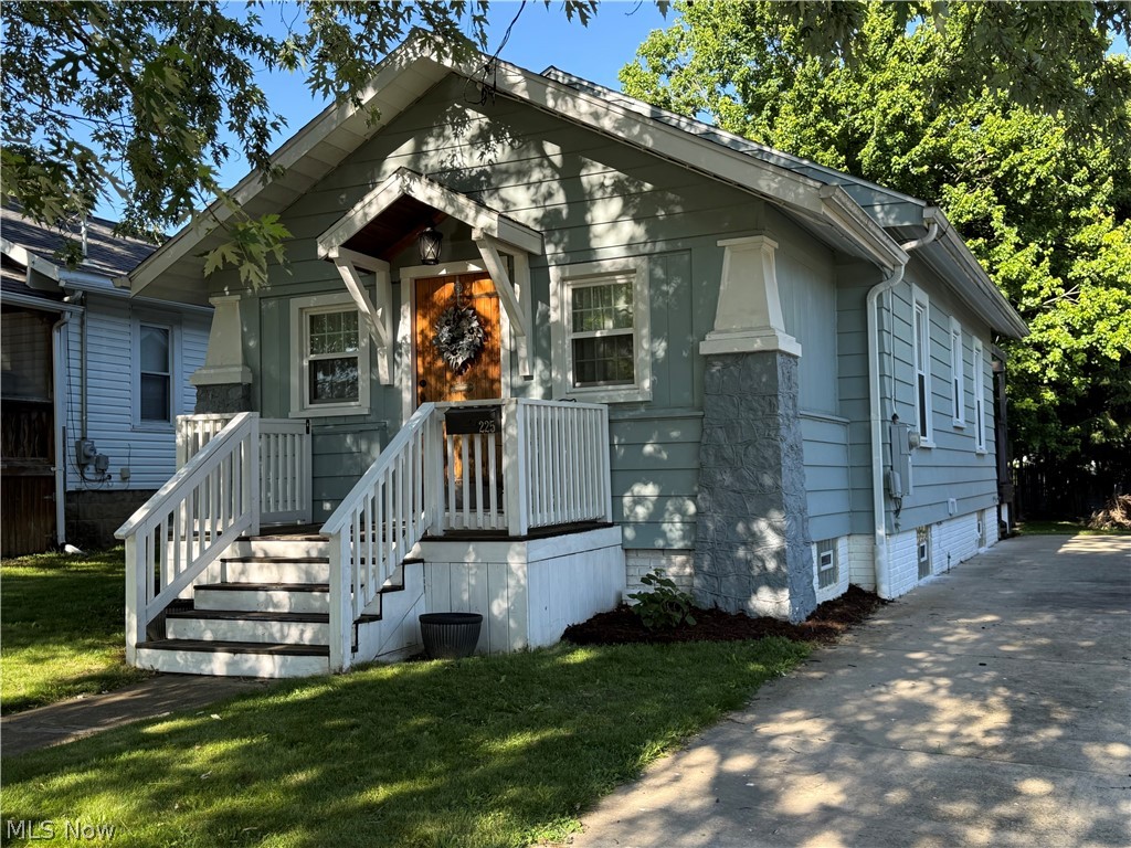 225 29th Street NW Barberton OH 44203