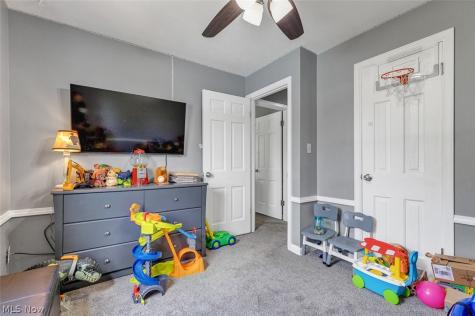 6642 Nancy Drive North Olmsted OH 44070