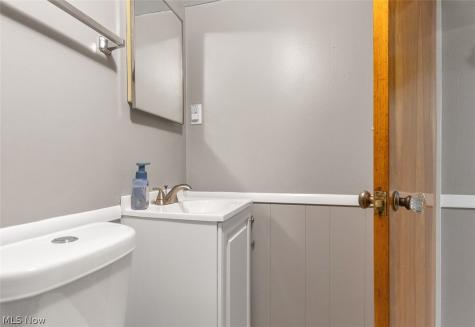 6642 Nancy Drive North Olmsted OH 44070