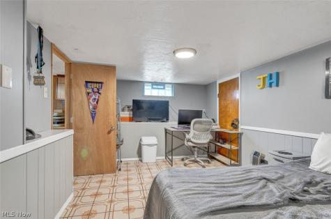 6642 Nancy Drive North Olmsted OH 44070