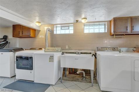 6642 Nancy Drive North Olmsted OH 44070
