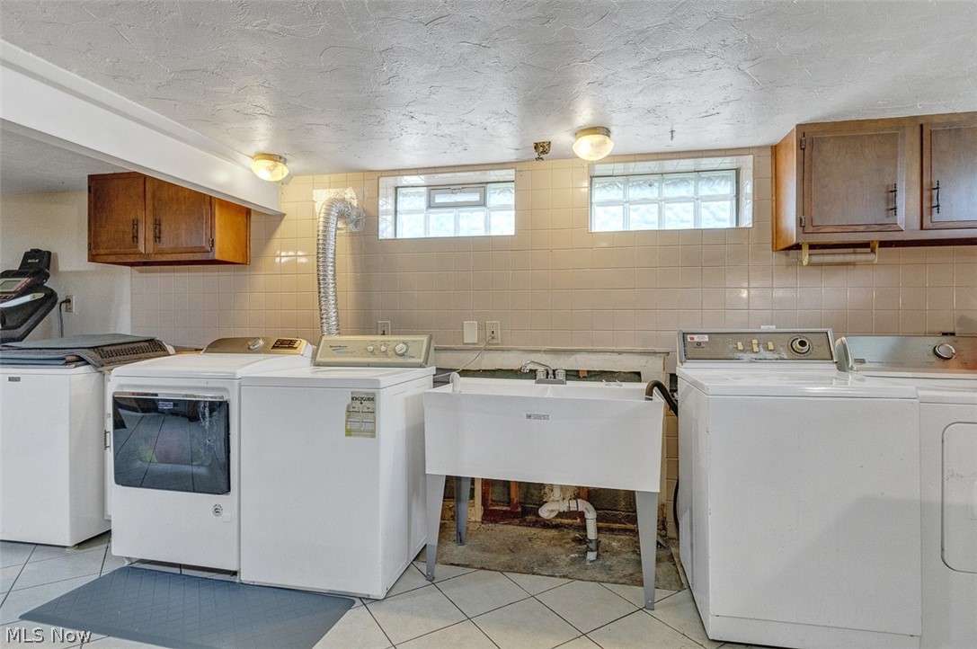 6642 Nancy Drive North Olmsted OH 44070