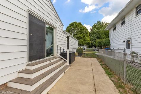 6642 Nancy Drive North Olmsted OH 44070