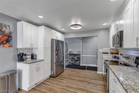 6642 Nancy Drive North Olmsted OH 44070