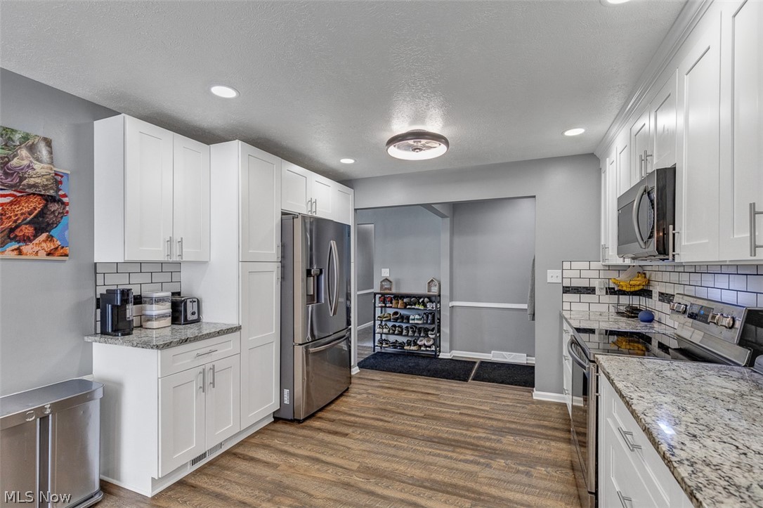 6642 Nancy Drive North Olmsted OH 44070