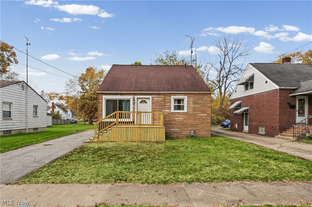 1548 Oak Knoll Avenue SE Warren OH 44484
