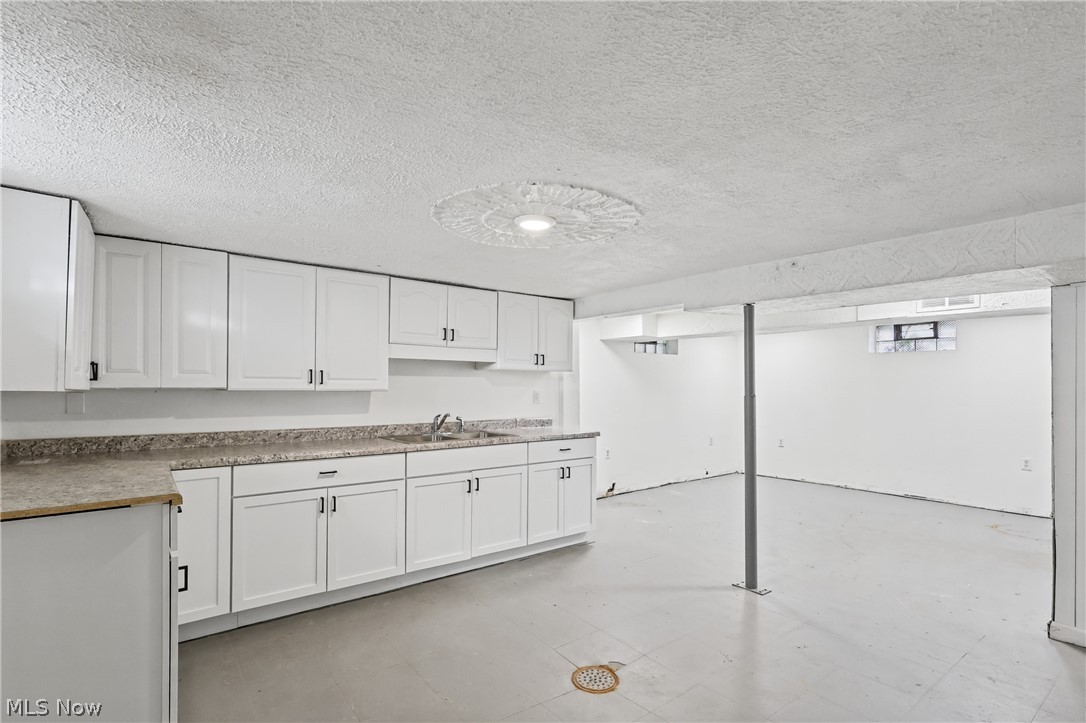1548 Oak Knoll Avenue SE Warren OH 44484