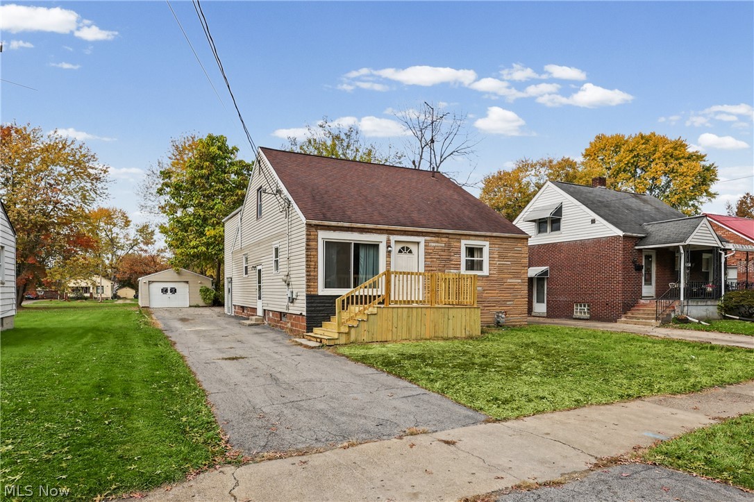 1548 Oak Knoll Avenue SE Warren OH 44484