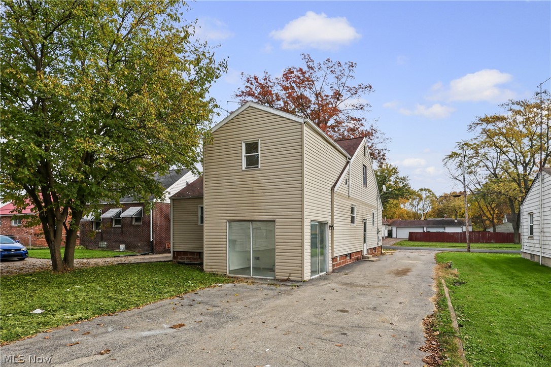 1548 Oak Knoll Avenue SE Warren OH 44484