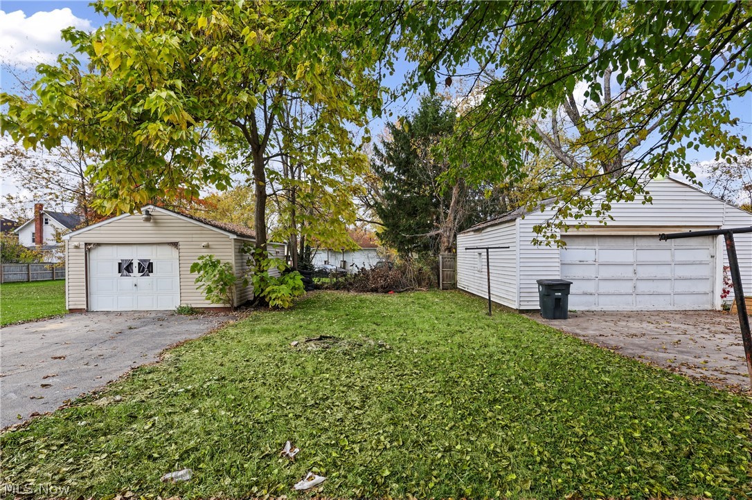 1548 Oak Knoll Avenue SE Warren OH 44484