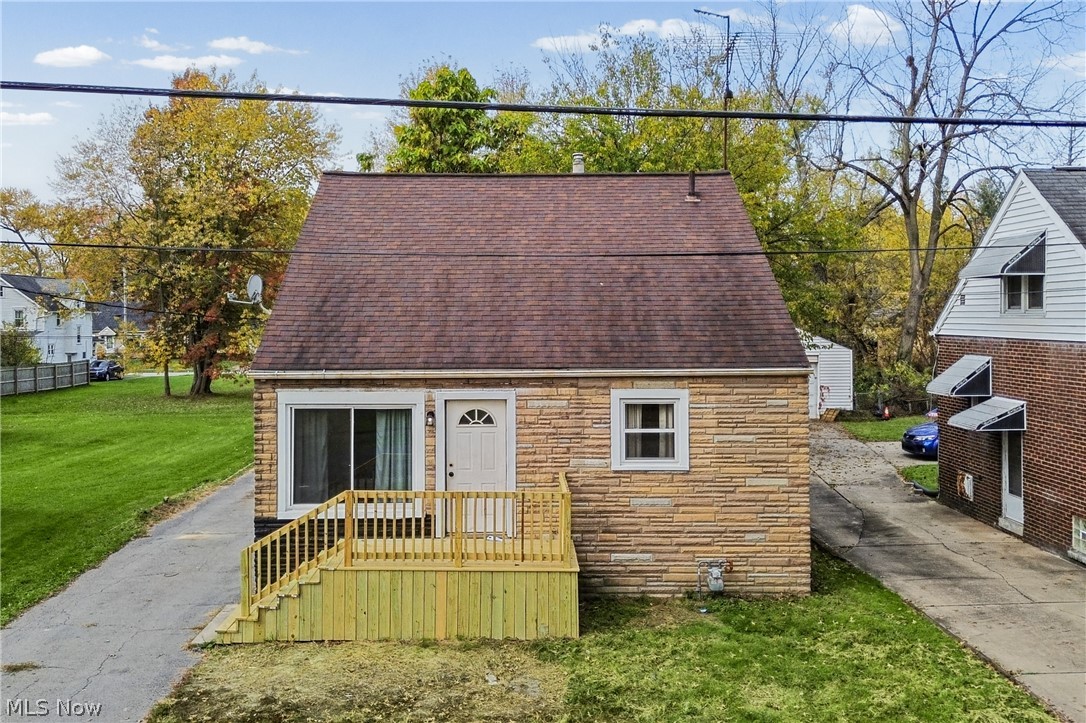 1548 Oak Knoll Avenue SE Warren OH 44484