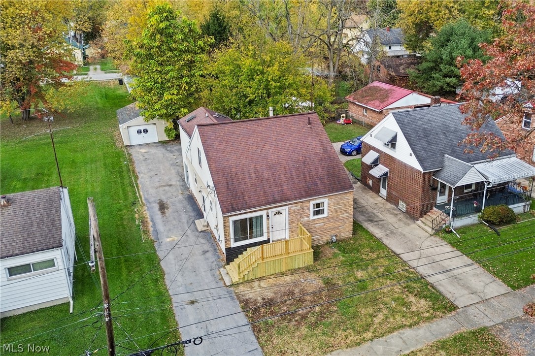 1548 Oak Knoll Avenue SE Warren OH 44484