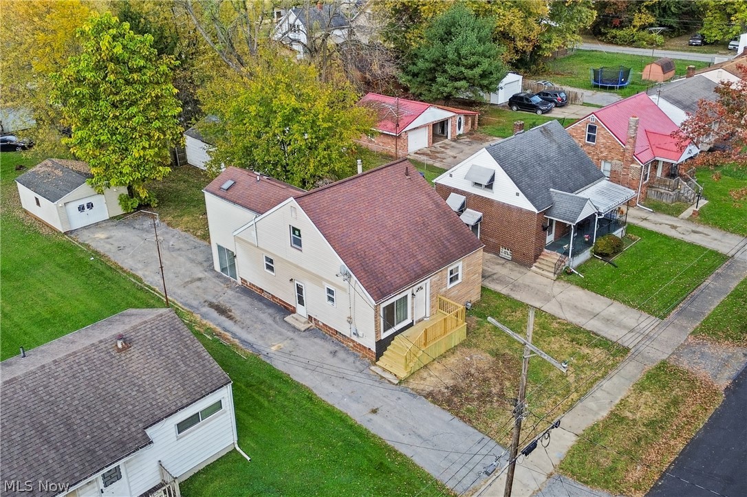 1548 Oak Knoll Avenue SE Warren OH 44484