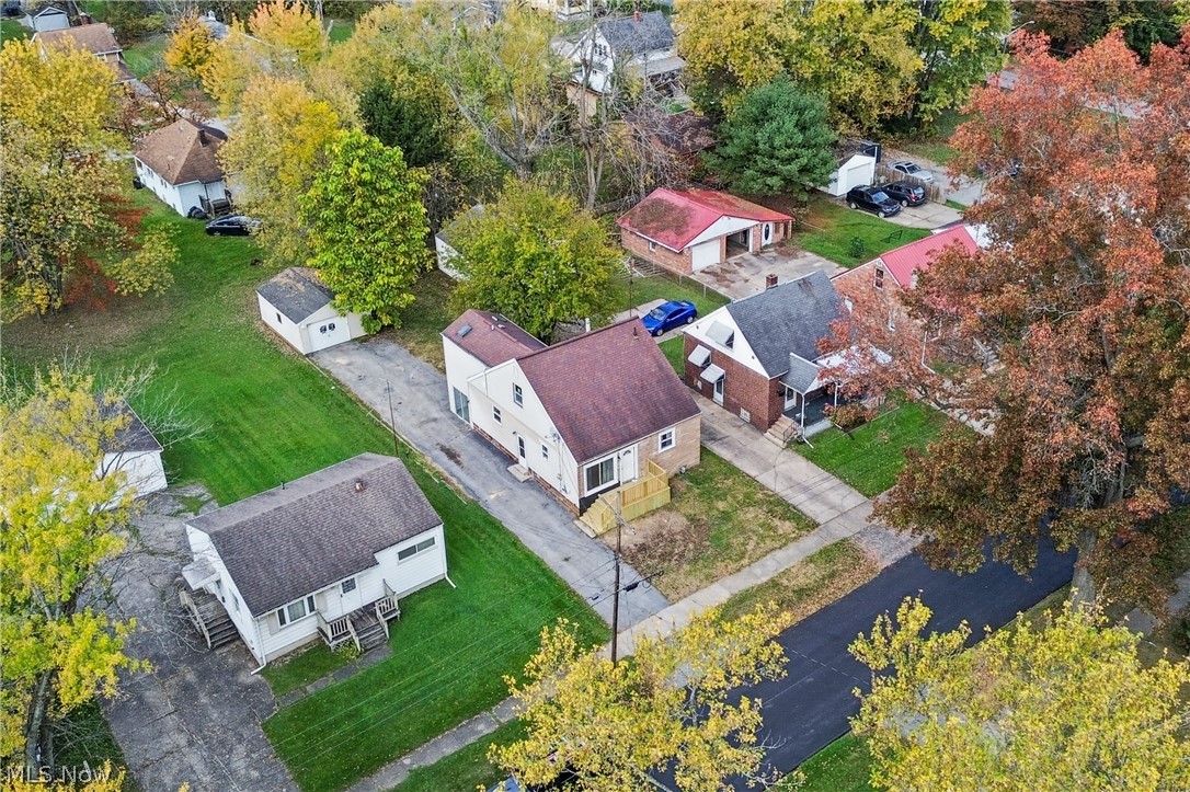 1548 Oak Knoll Avenue SE Warren OH 44484