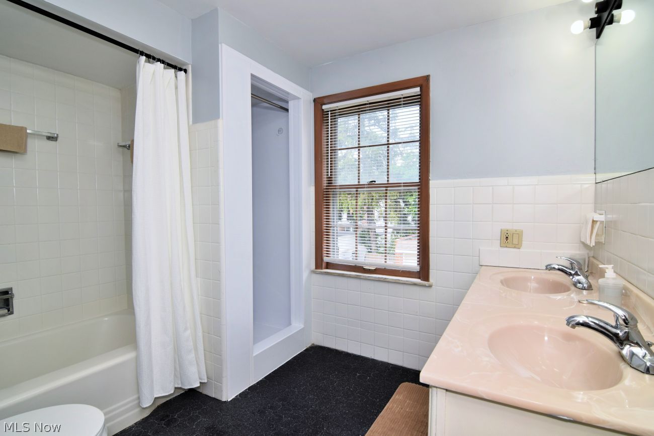 3654 Winchell Road Shaker Heights OH 44122