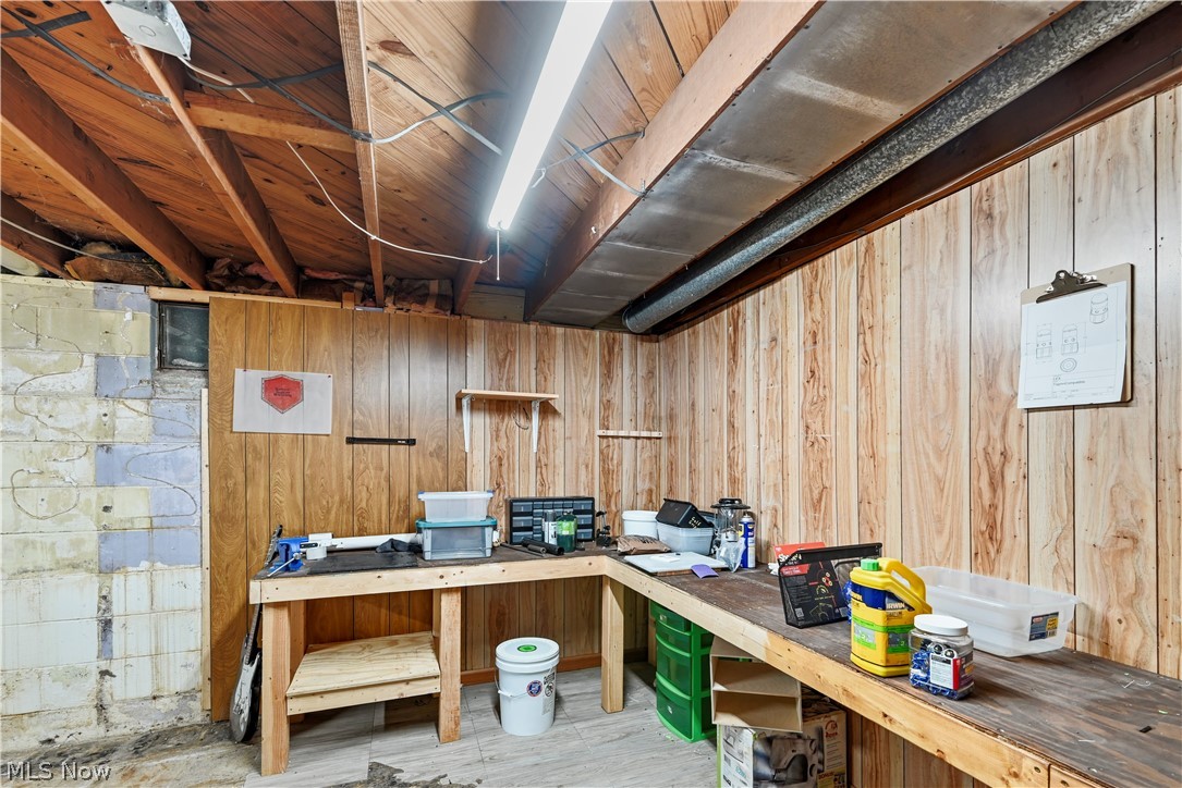 304 Howland Wilson Road NE Warren OH 44484
