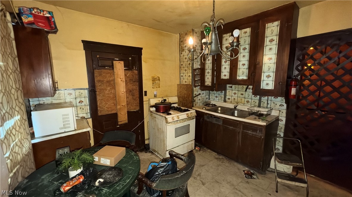 643 E 107th Street Cleveland OH 44108