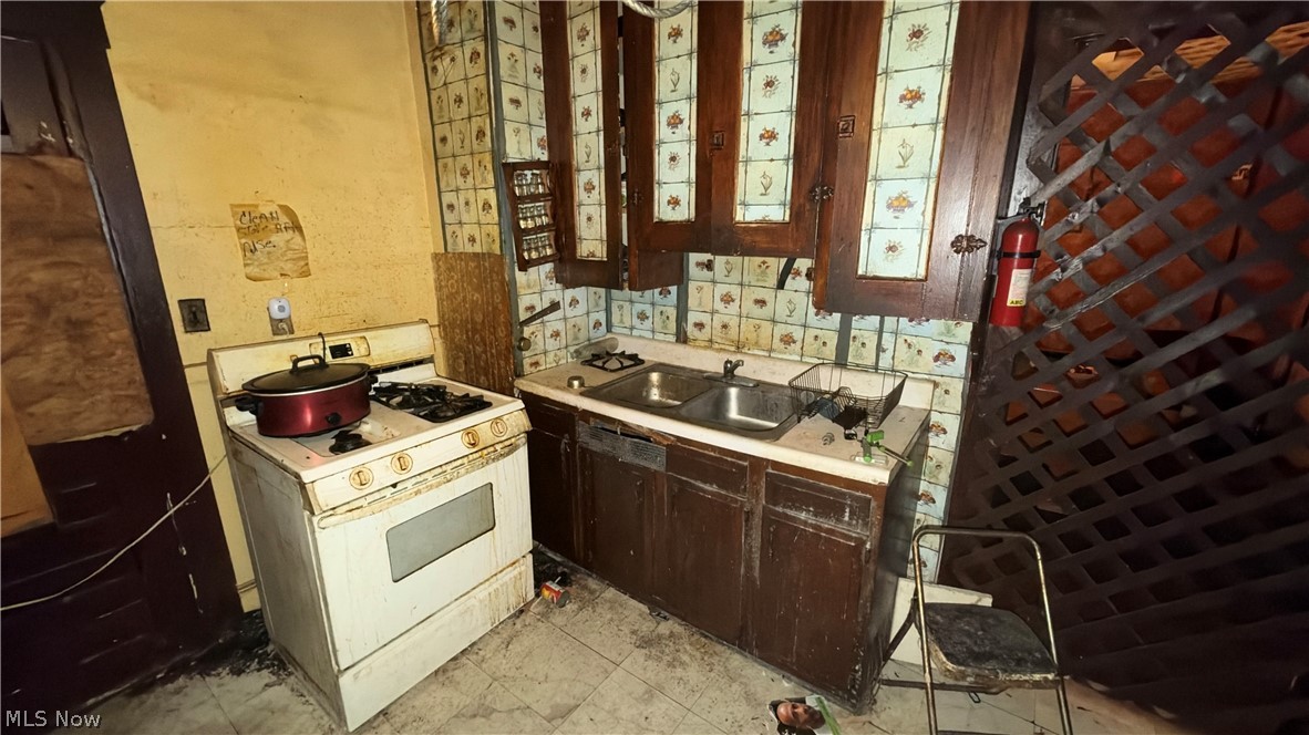 643 E 107th Street Cleveland OH 44108