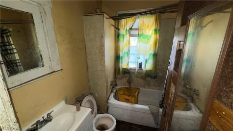 643 E 107th Street Cleveland OH 44108