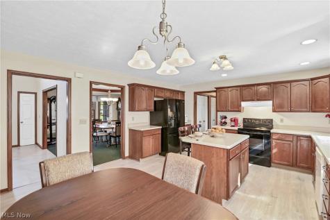 970 Scenic Lane Seven Hills OH 44131
