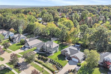 970 Scenic Lane Seven Hills OH 44131