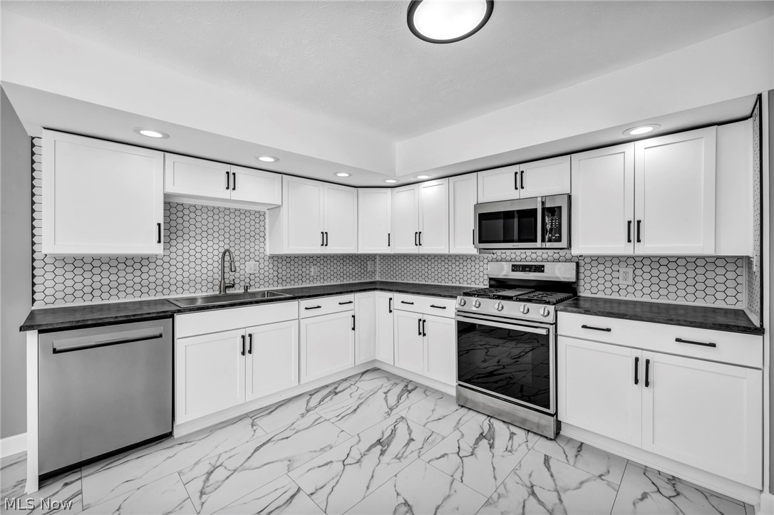 6940 Lake Rd W Ashtabula OH 44004