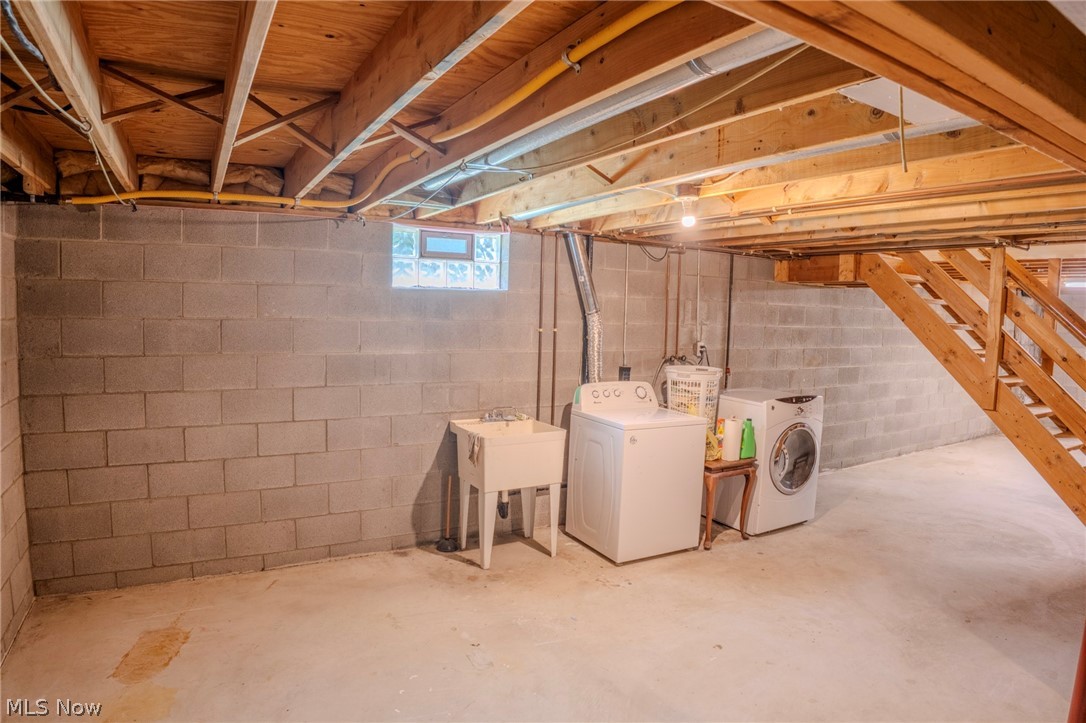 906 Ivor Avenue Akron OH 44314