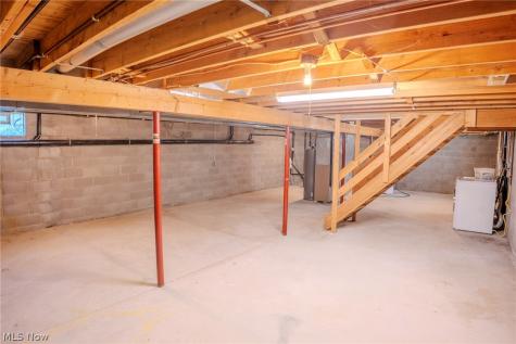 906 Ivor Avenue Akron OH 44314