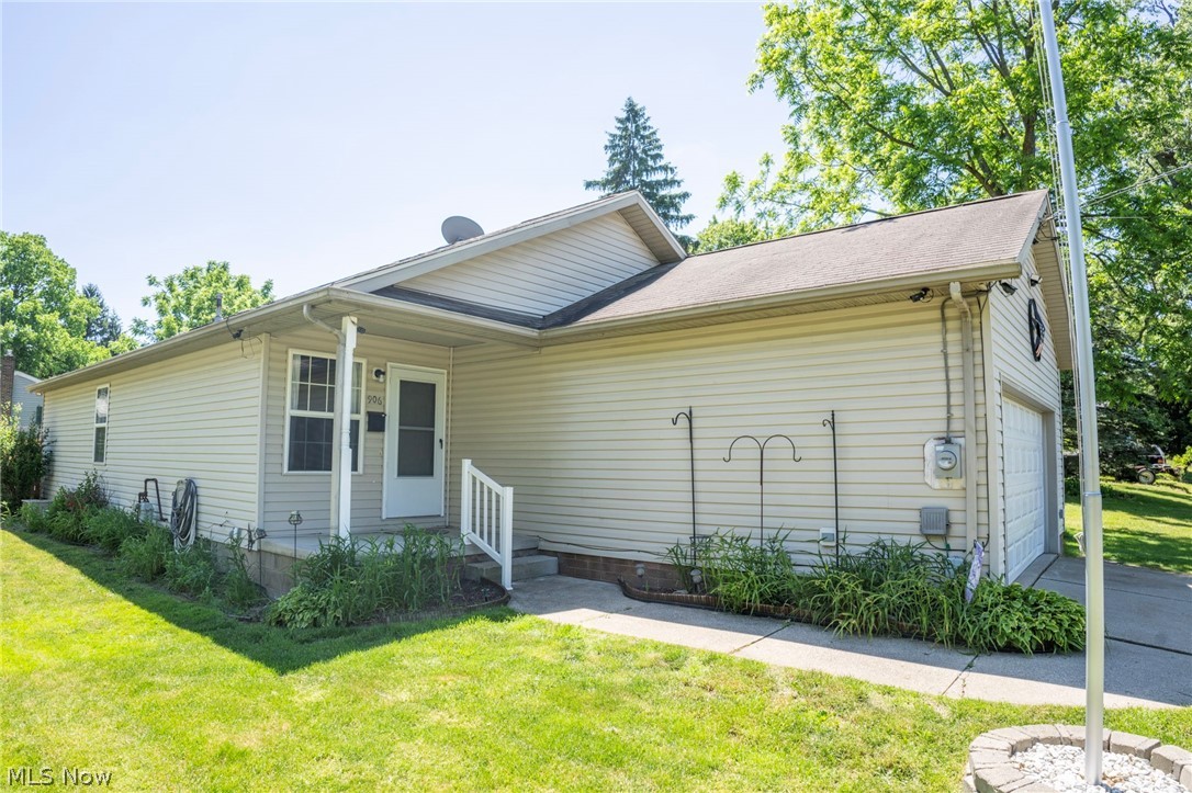 906 Ivor Avenue Akron OH 44314