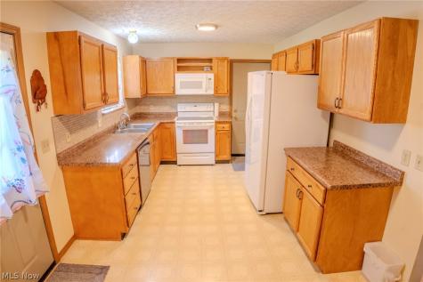 906 Ivor Avenue Akron OH 44314