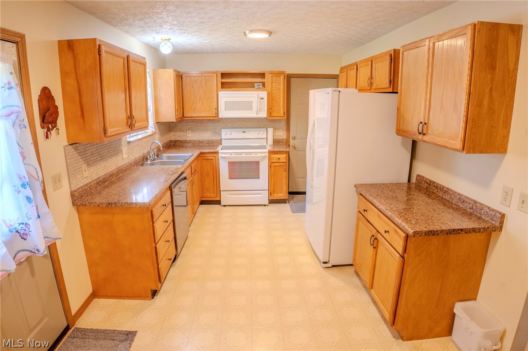 906 Ivor Avenue Akron OH 44314