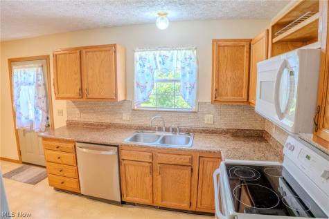 906 Ivor Avenue Akron OH 44314