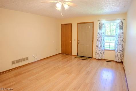 906 Ivor Avenue Akron OH 44314