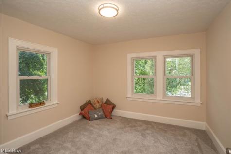 785 Chenoweth Extension Akron OH 44319