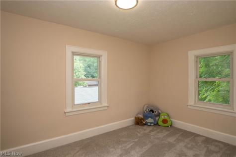 785 Chenoweth Extension Akron OH 44319