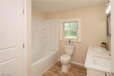 785 Chenoweth Extension Akron OH 44319