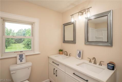 785 Chenoweth Extension Akron OH 44319