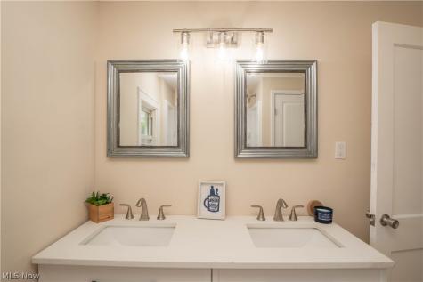 785 Chenoweth Extension Akron OH 44319