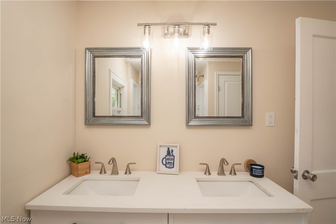 785 Chenoweth Extension Akron OH 44319