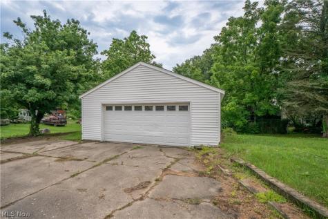 785 Chenoweth Extension Akron OH 44319